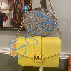 MICHAEL KORS CARMEN MEDIUM CONVERTIBLE SHOULDER BAG SUNSHINE COLOR♦️ Sold♦️